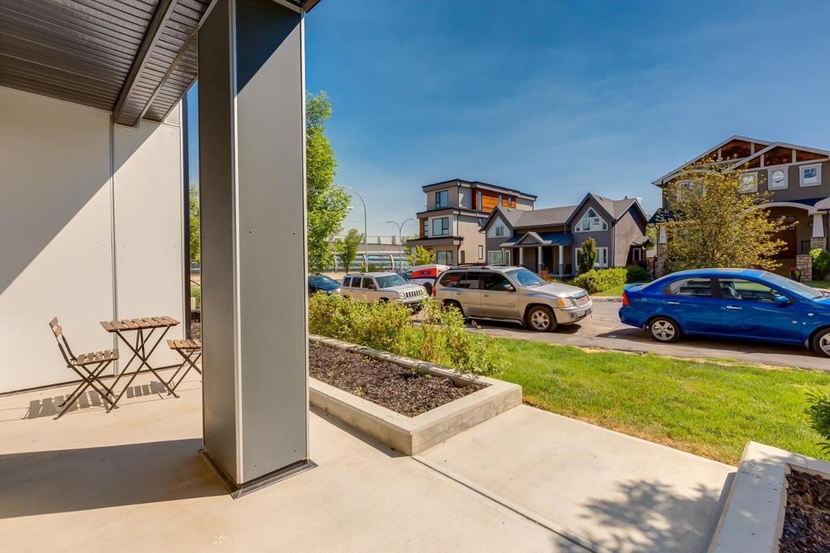 Free Underground Parking, Close To Downtown Apartment *
