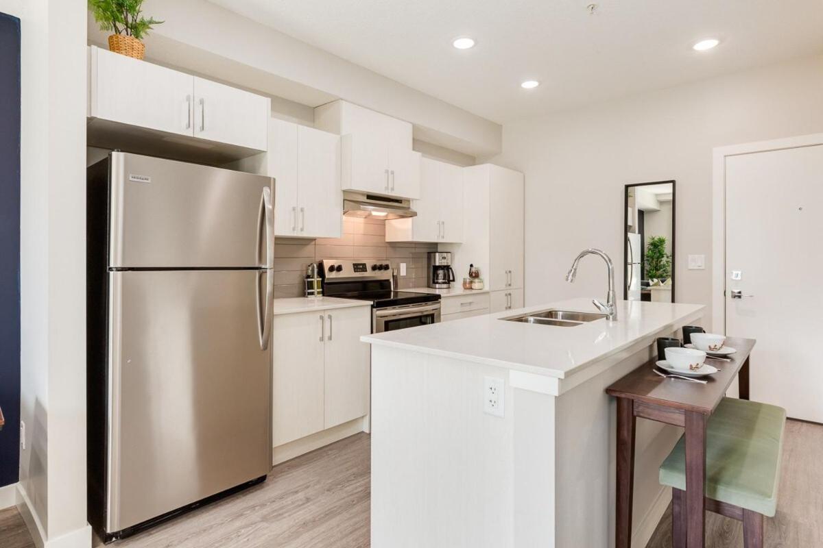 Apartment Free Underground Parking, Close To Downtown